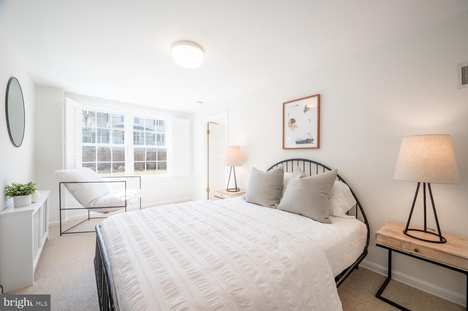 28 W IRVING STREET