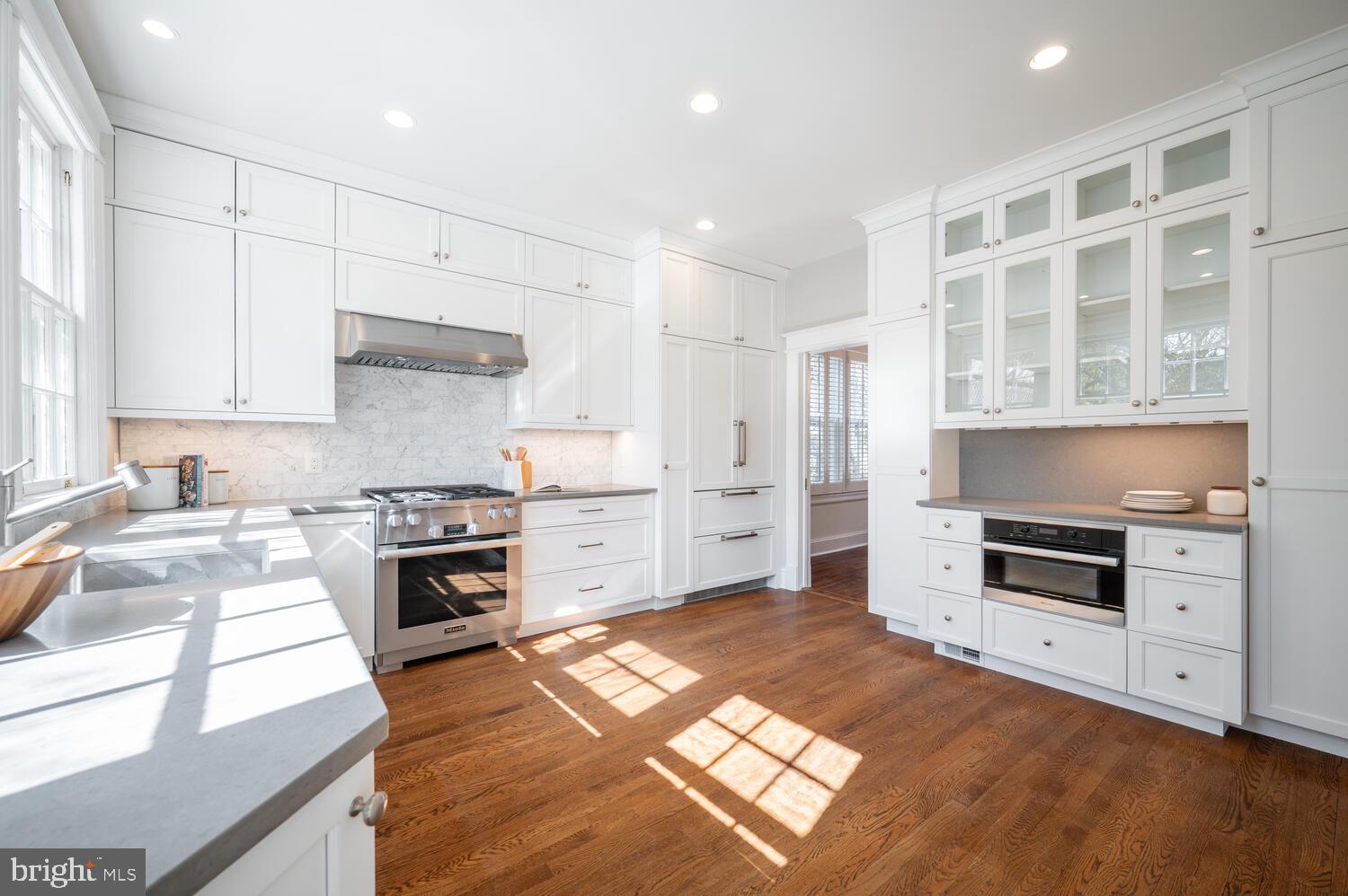 28 W IRVING STREET
