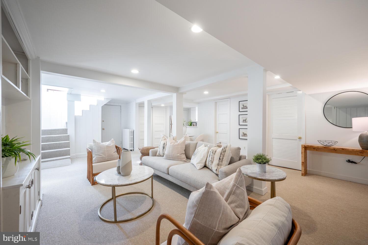 28 W IRVING STREET