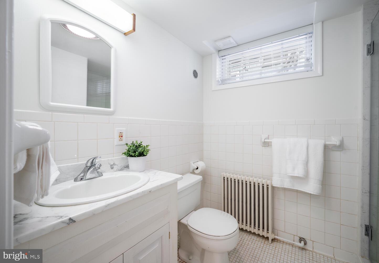 28 W IRVING STREET