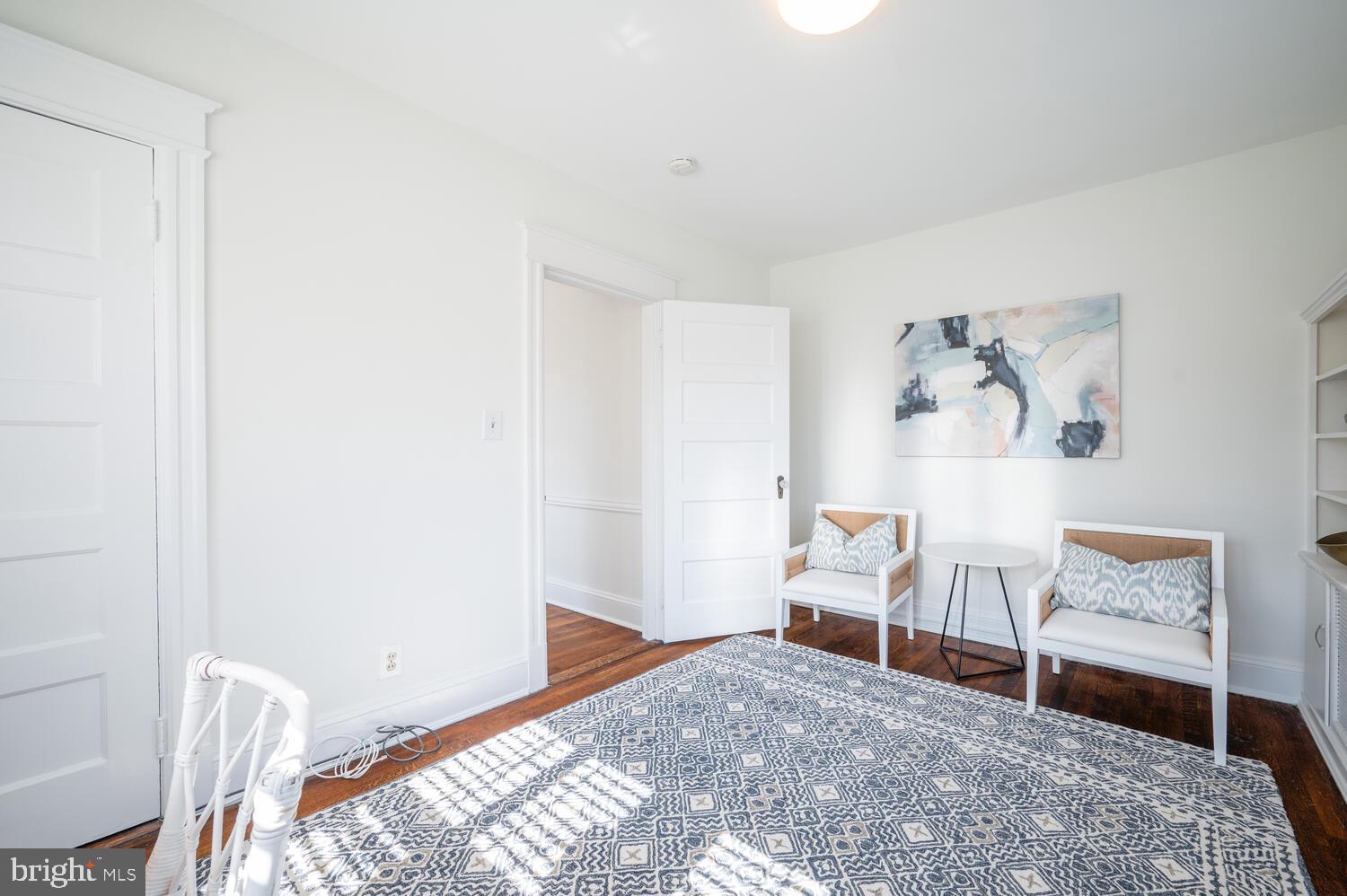 28 W IRVING STREET