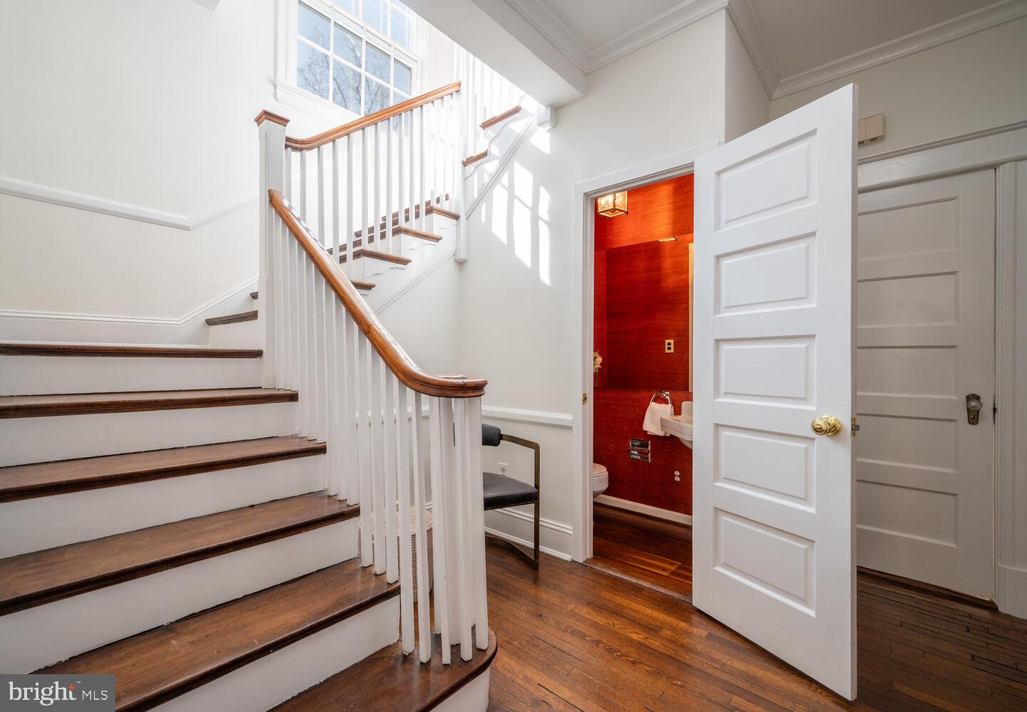 28 W IRVING STREET