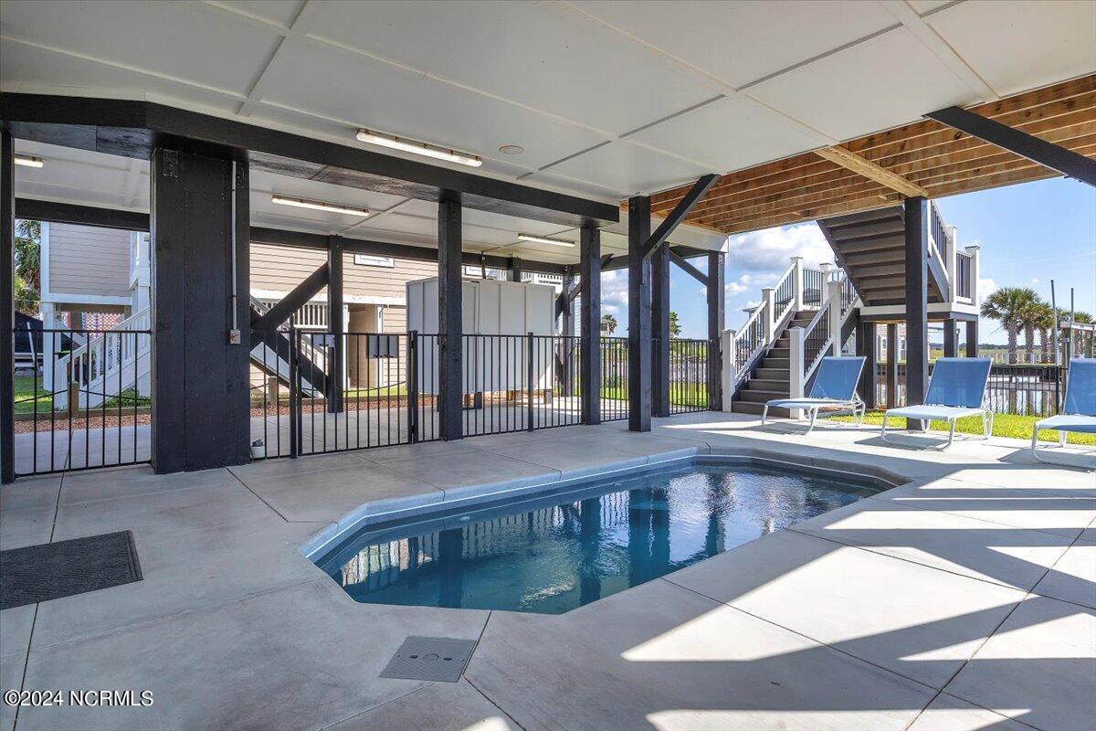 118 Dolphin Drive