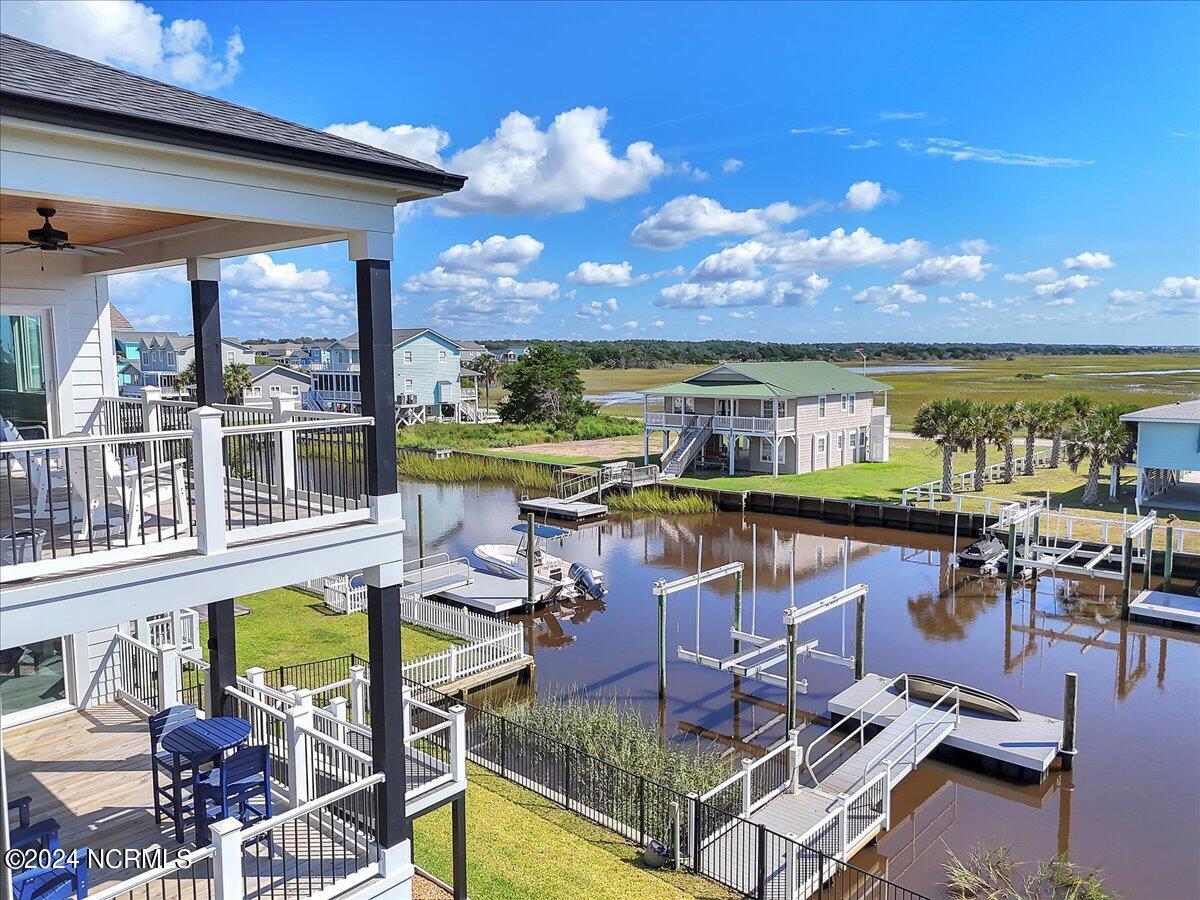 118 Dolphin Drive