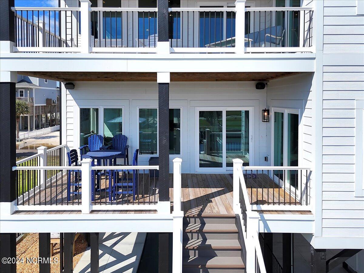 118 Dolphin Drive
