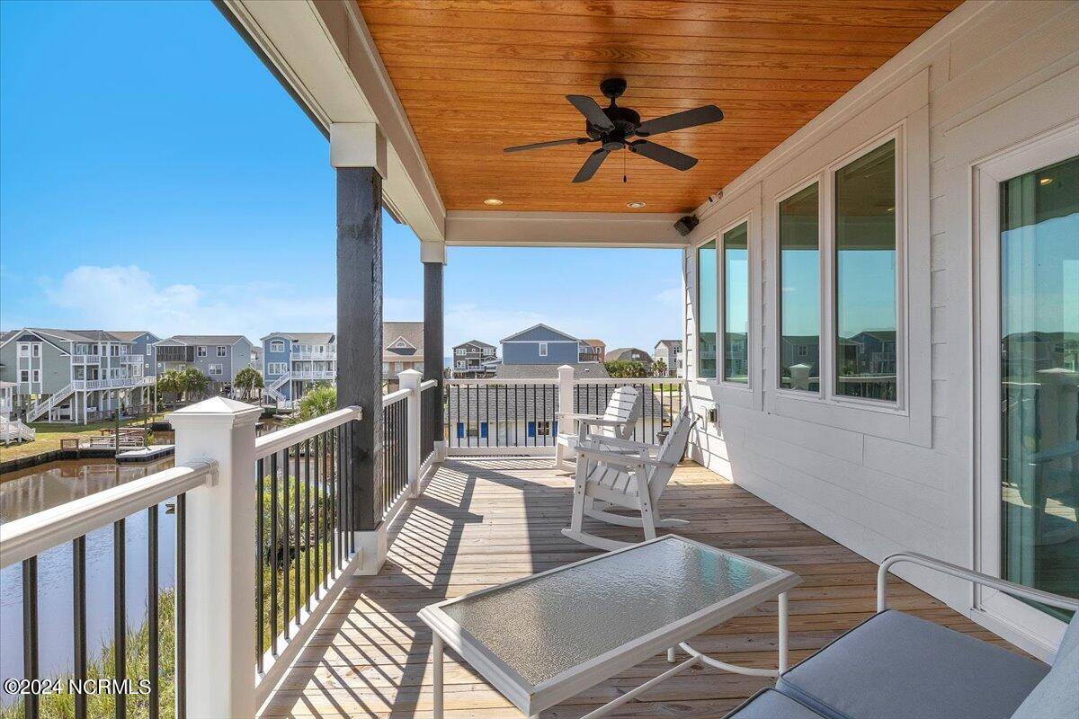 118 Dolphin Drive