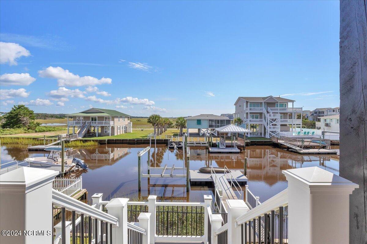 118 Dolphin Drive