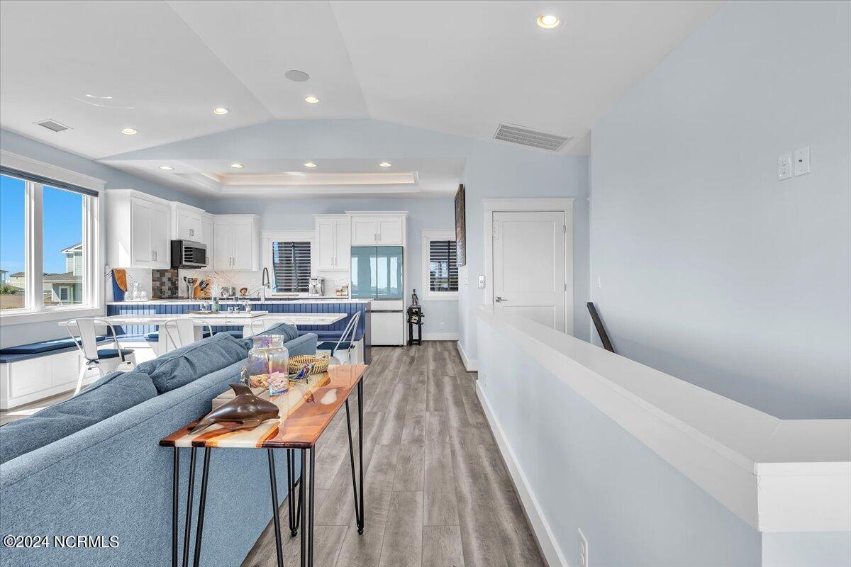 118 Dolphin Drive