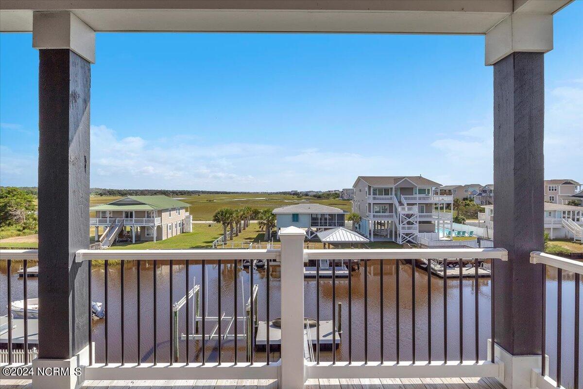 118 Dolphin Drive