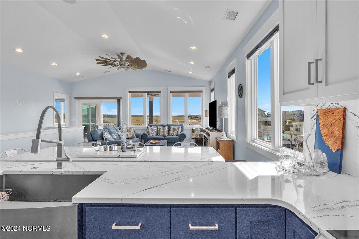 118 Dolphin Drive