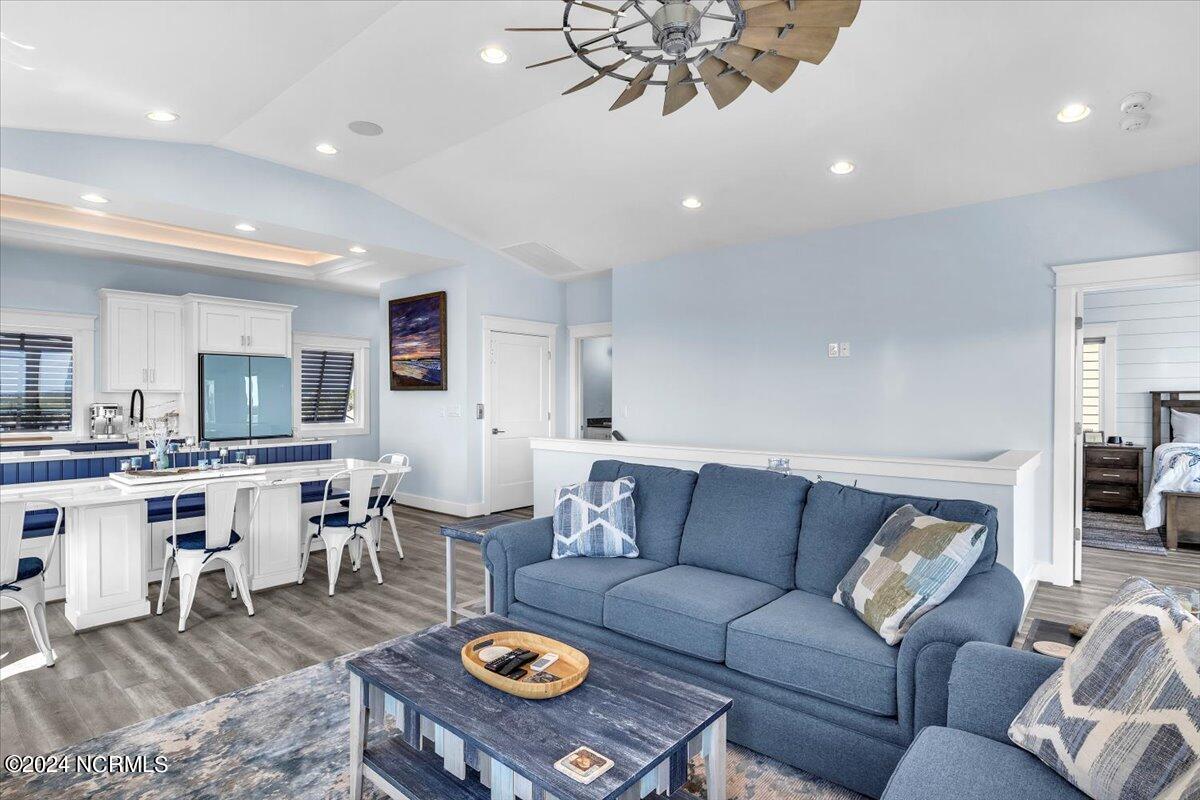 118 Dolphin Drive