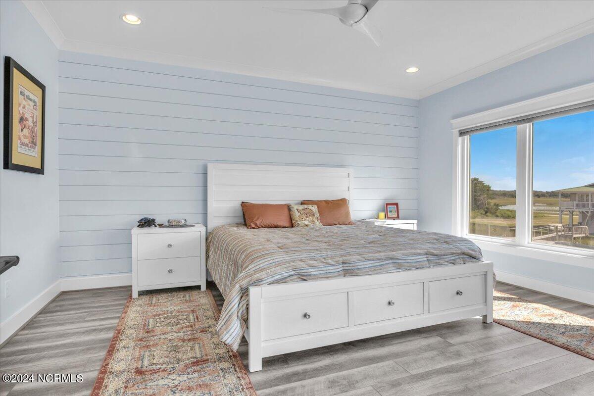 118 Dolphin Drive
