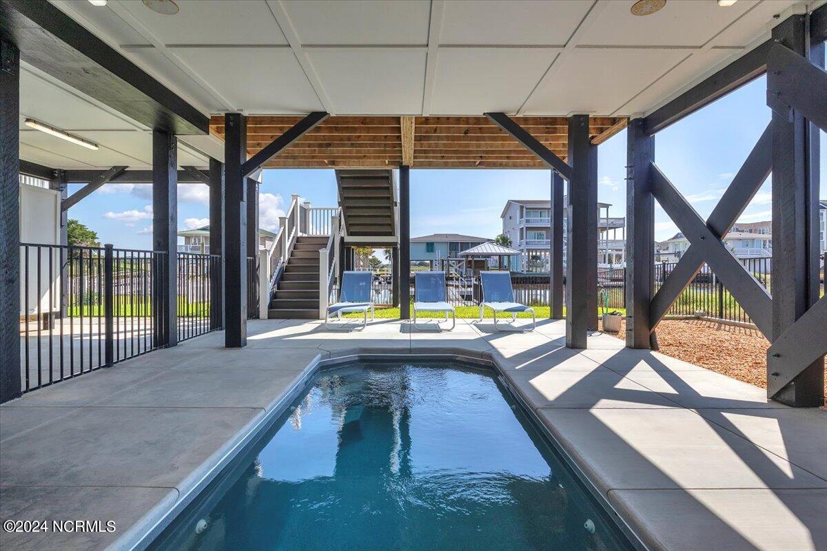 118 Dolphin Drive