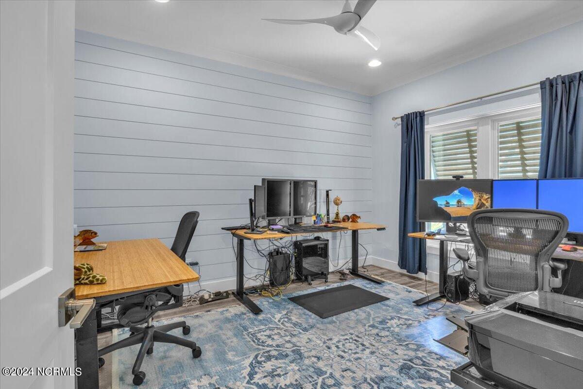 118 Dolphin Drive