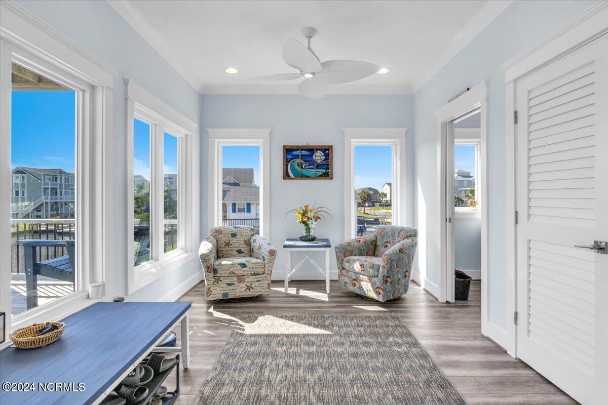 118 Dolphin Drive
