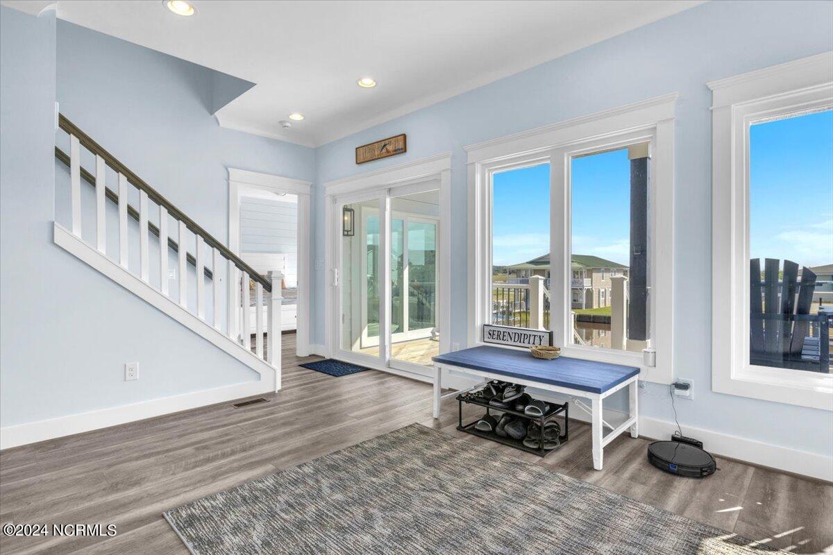 118 Dolphin Drive