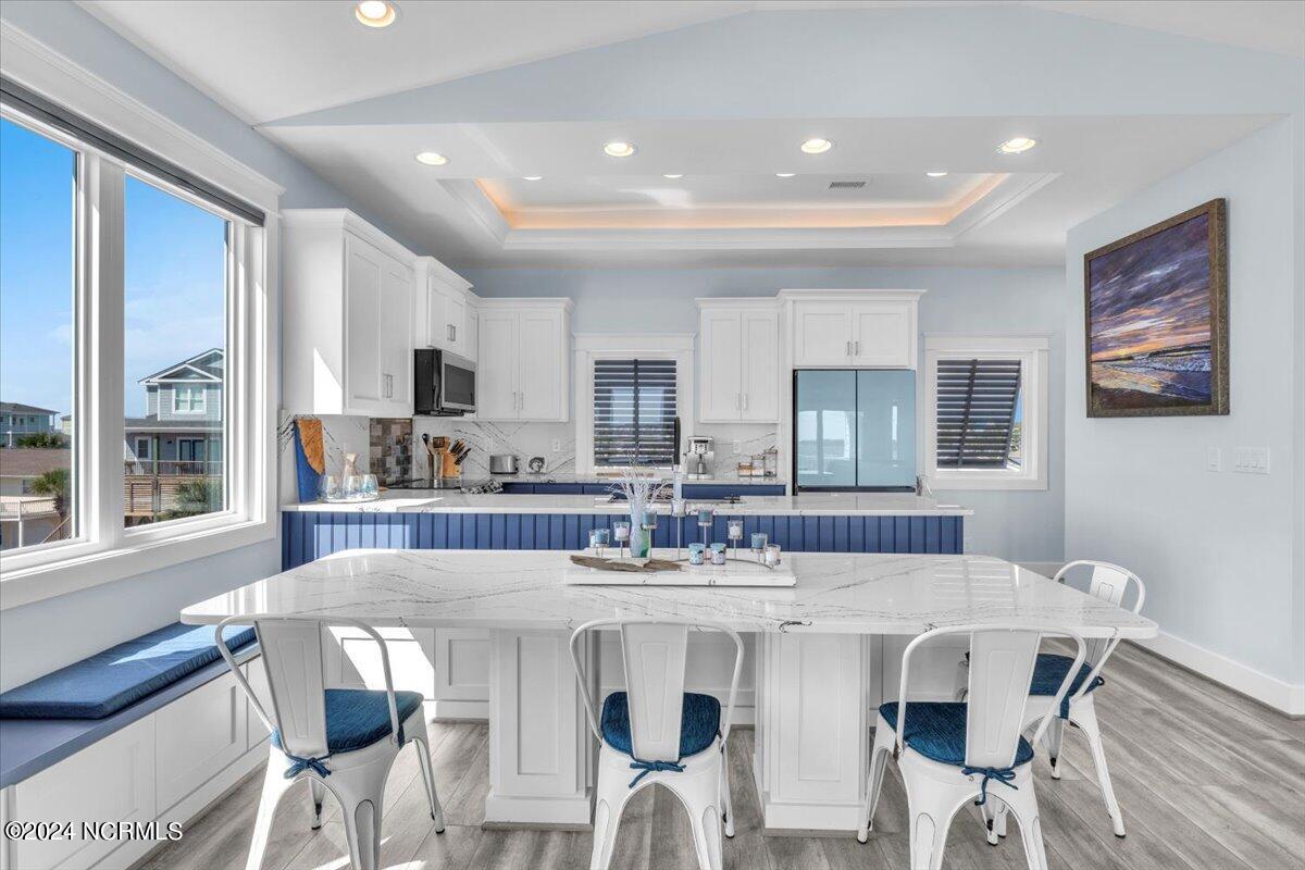118 Dolphin Drive