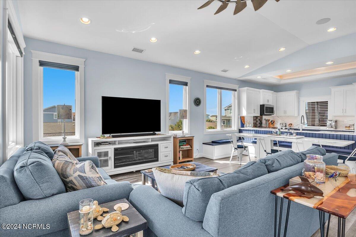 118 Dolphin Drive