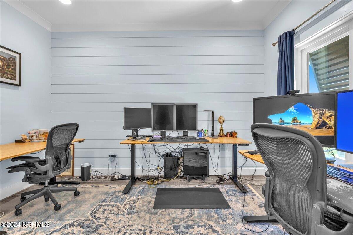 118 Dolphin Drive