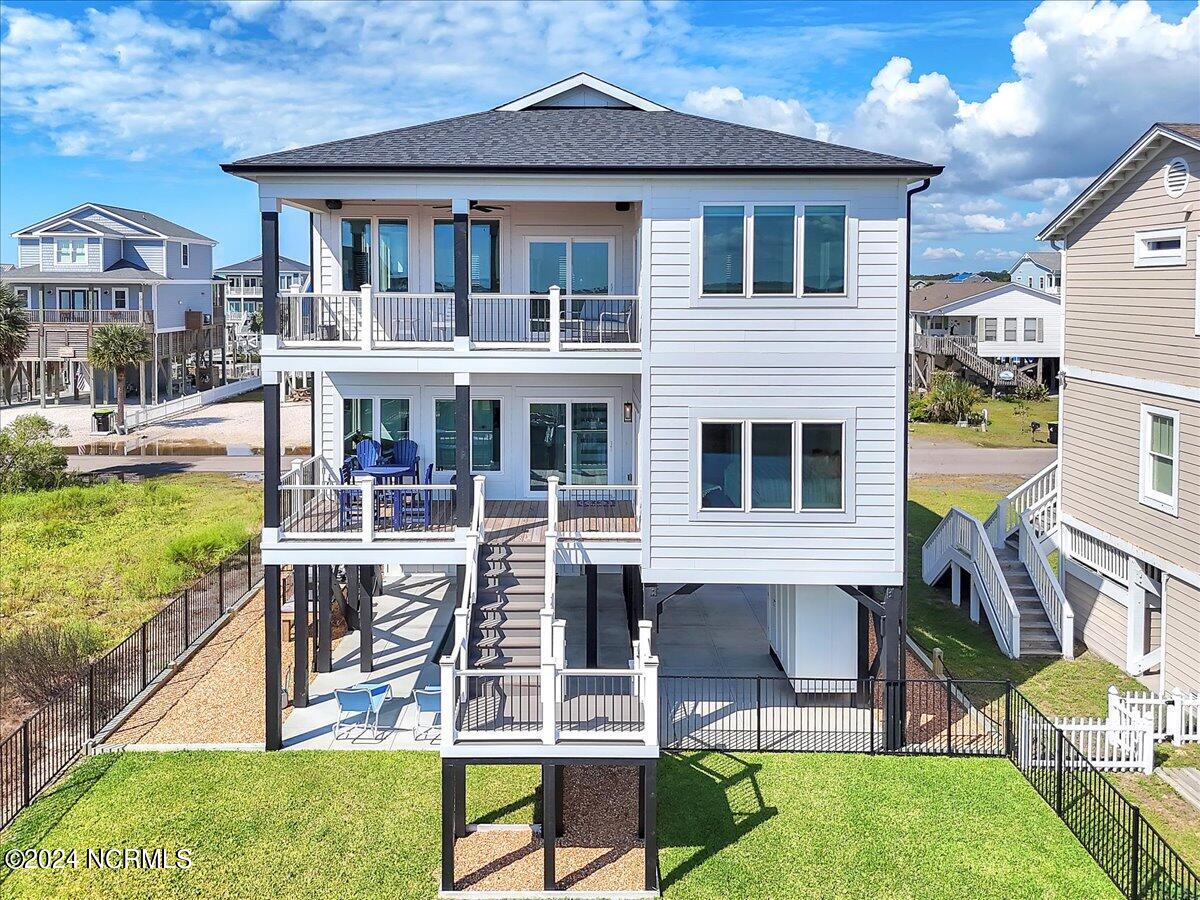 118 Dolphin Drive