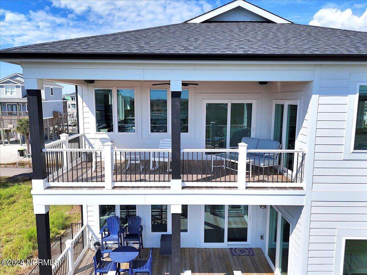 118 Dolphin Drive