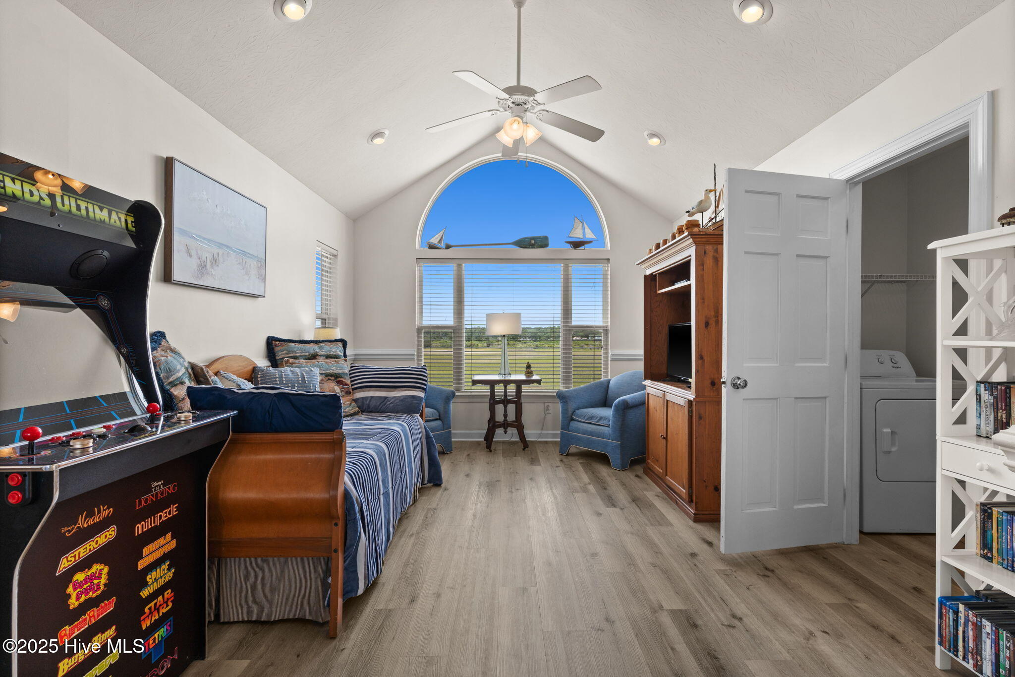 533 Ocean Boulevard W