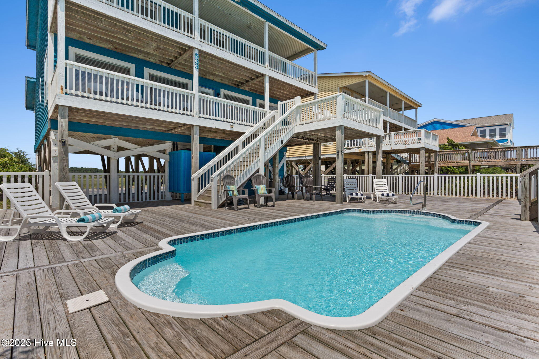 533 Ocean Boulevard W