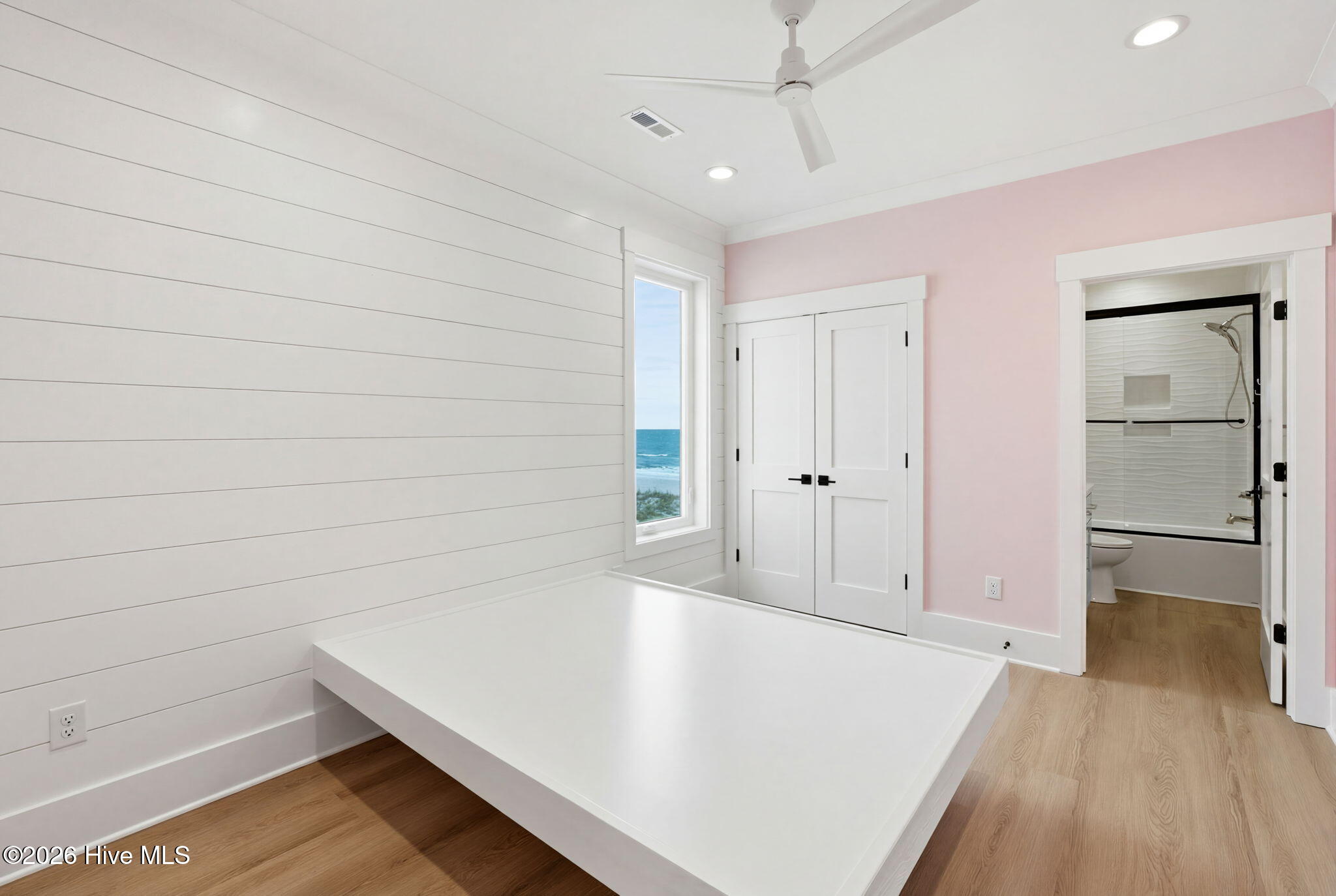 543 Ocean Boulevard W