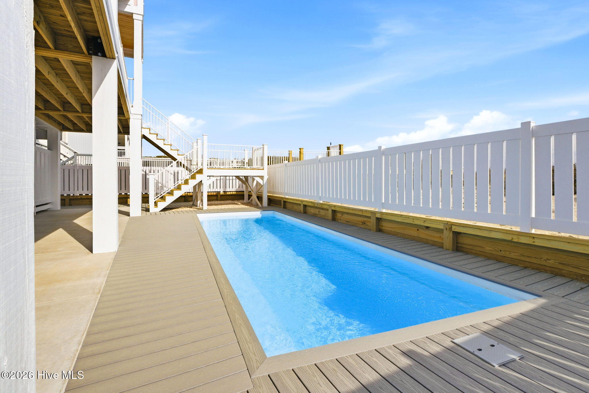543 Ocean Boulevard W