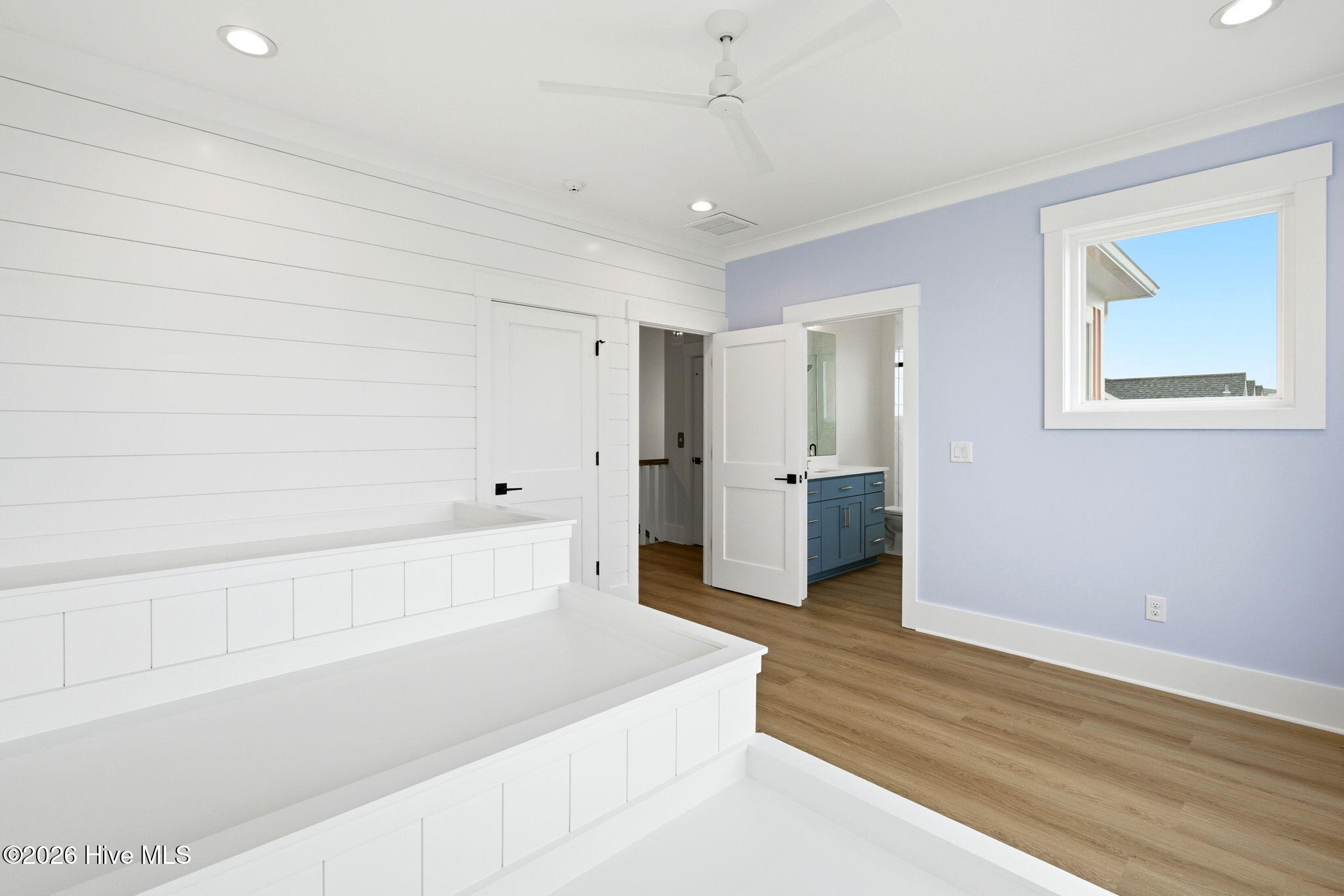 543 Ocean Boulevard W