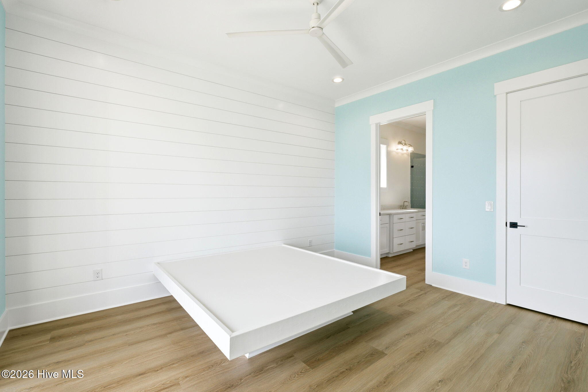 787 Ocean Boulevard W