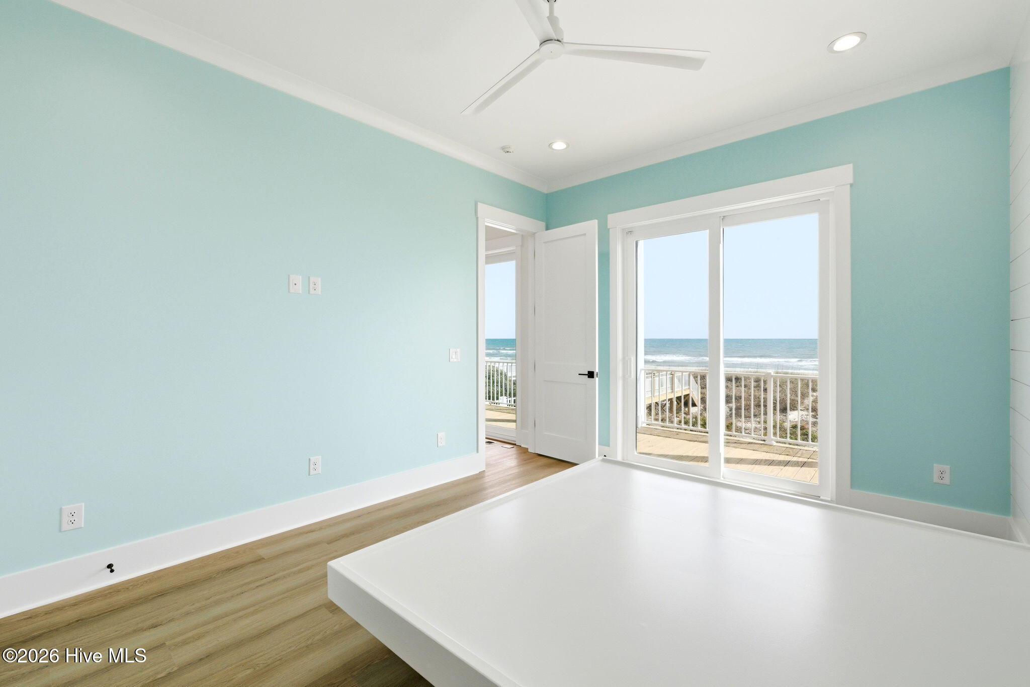 787 Ocean Boulevard W