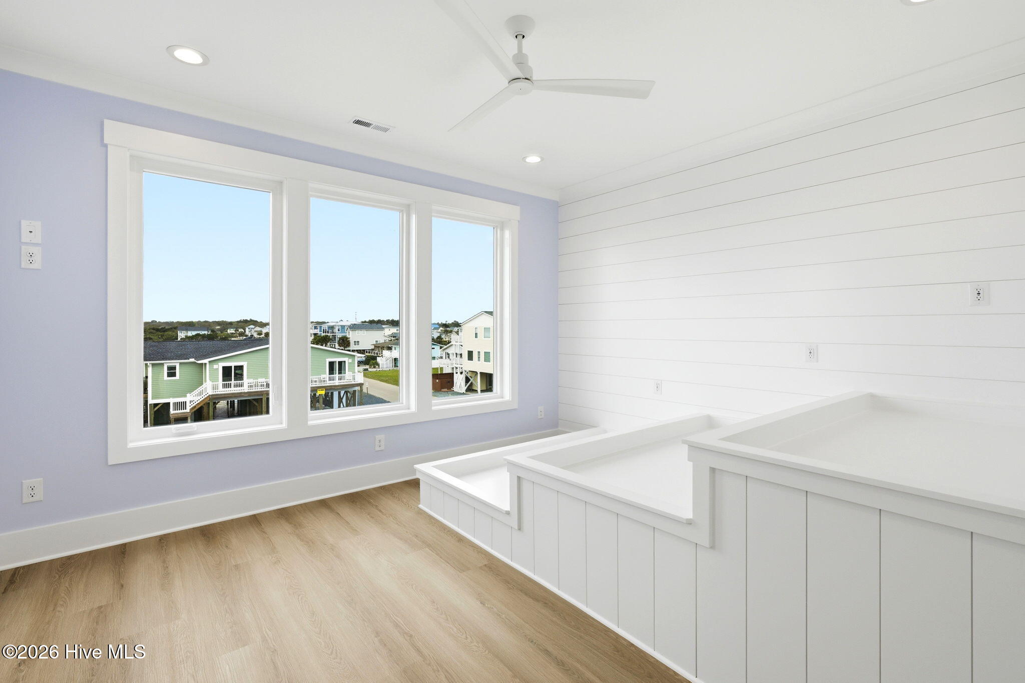 787 Ocean Boulevard W
