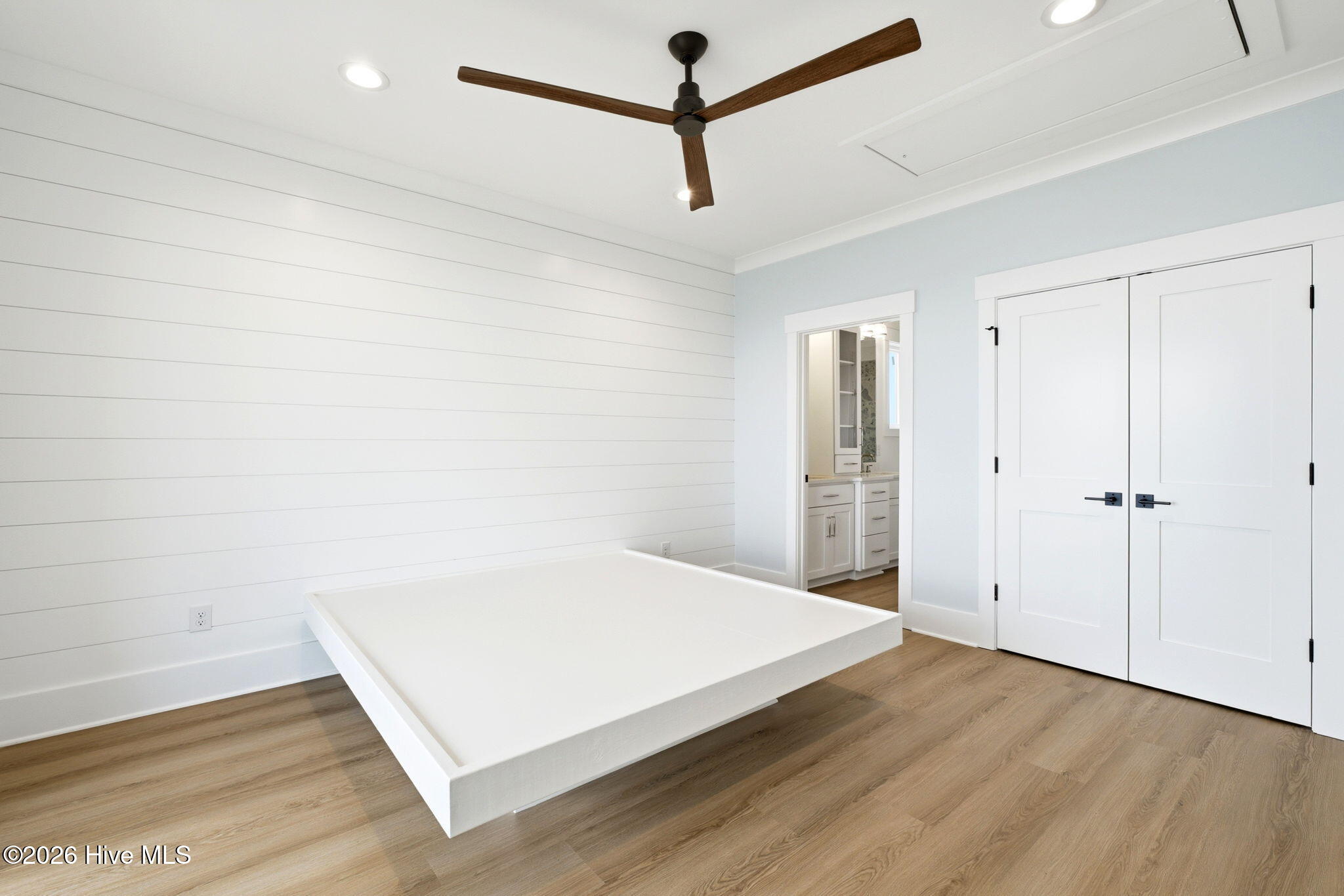 787 Ocean Boulevard W