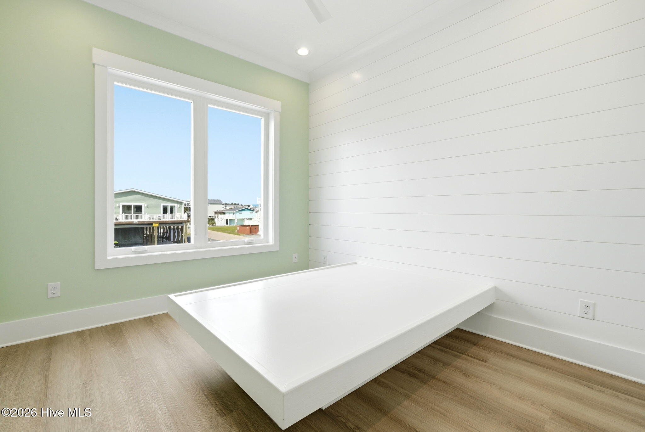 787 Ocean Boulevard W