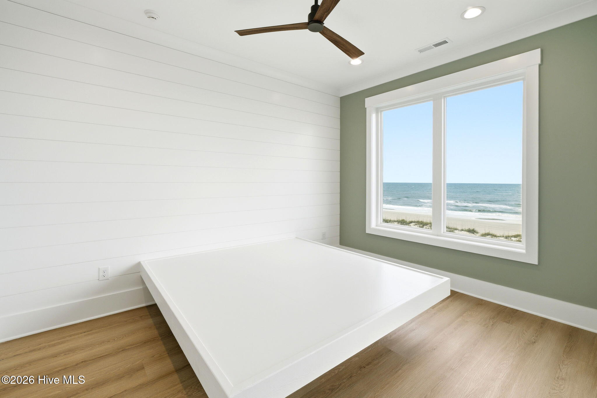 787 Ocean Boulevard W