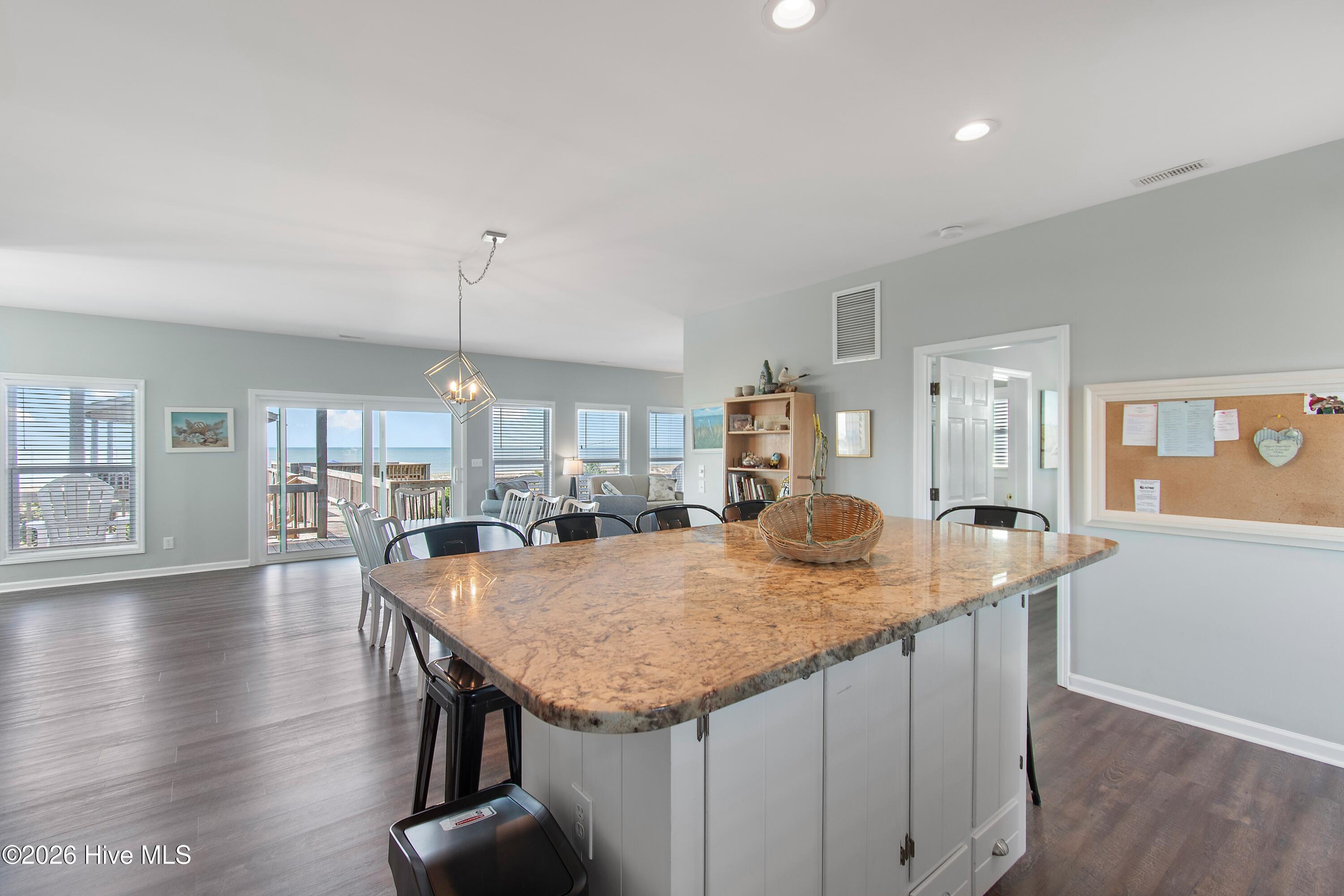 535 Ocean Boulevard W