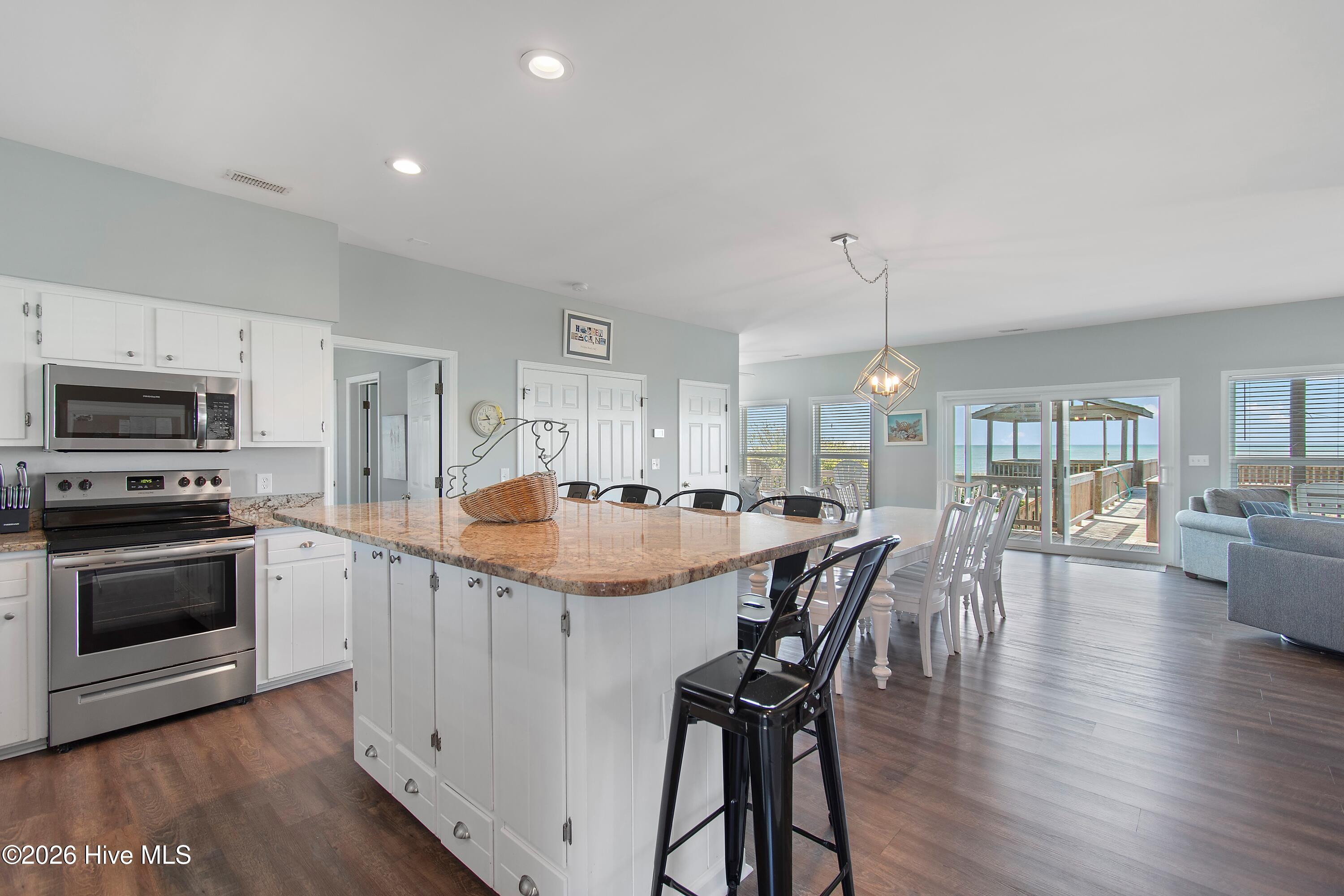 535 Ocean Boulevard W