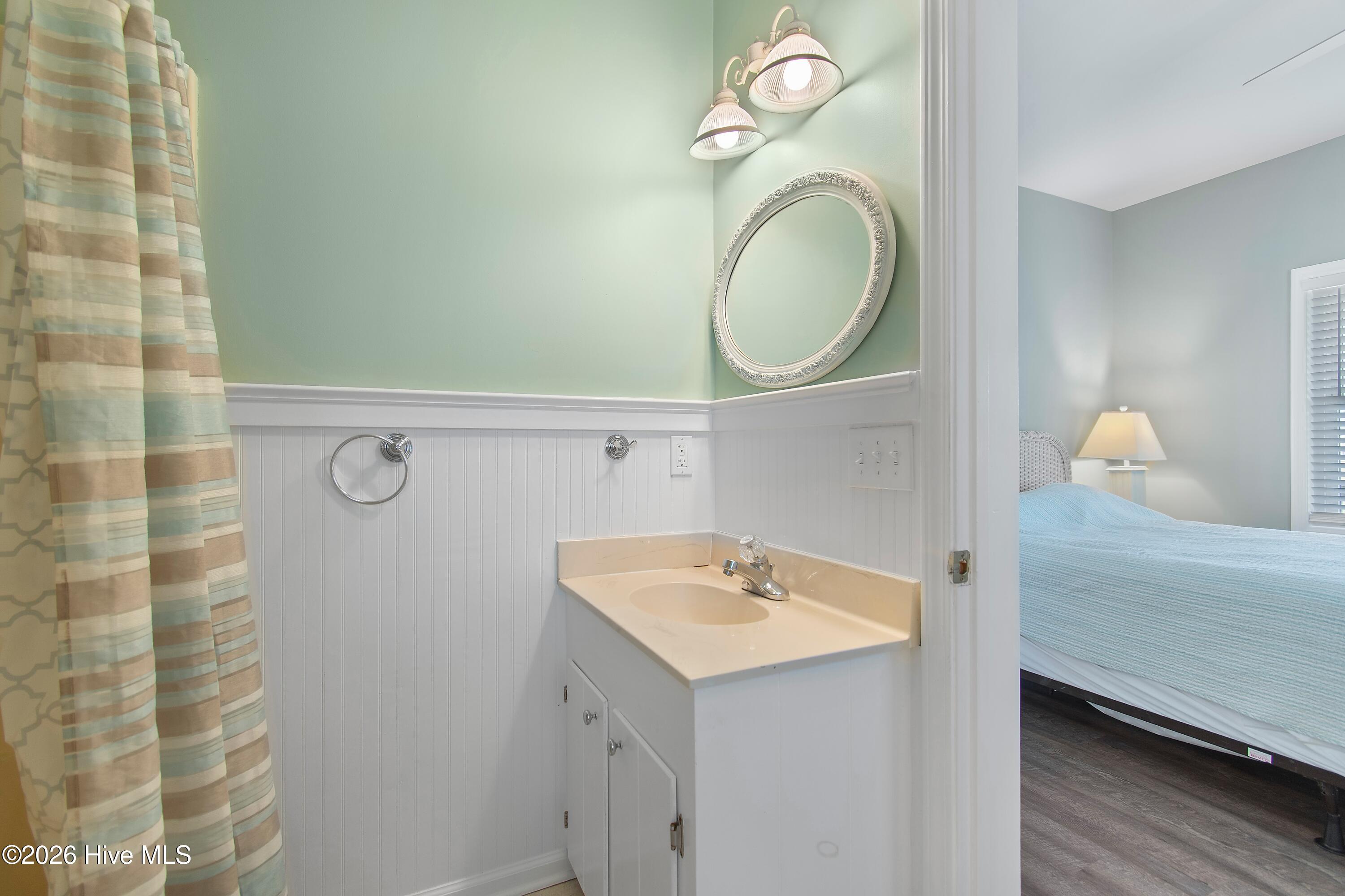 535 Ocean Boulevard W