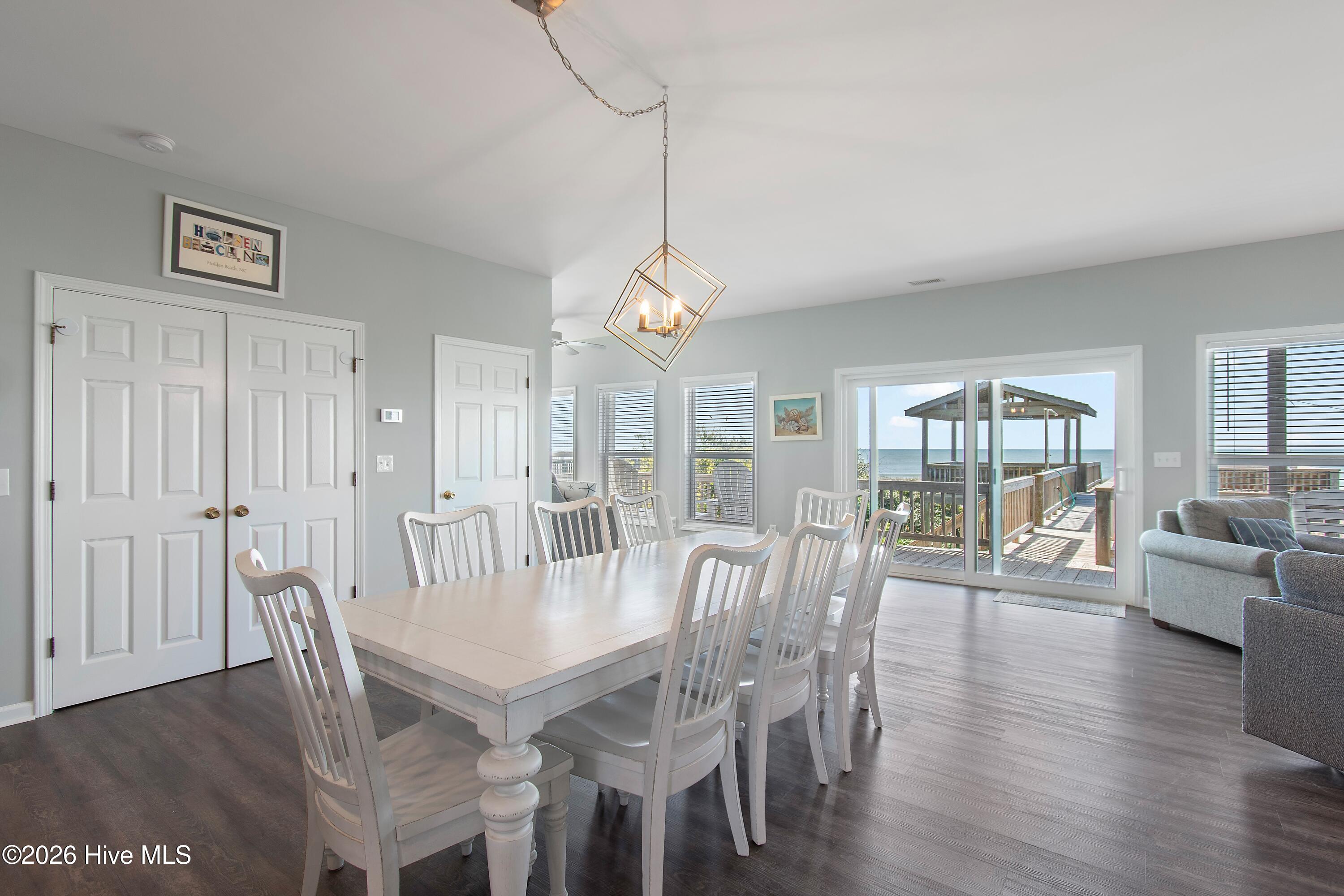 535 Ocean Boulevard W