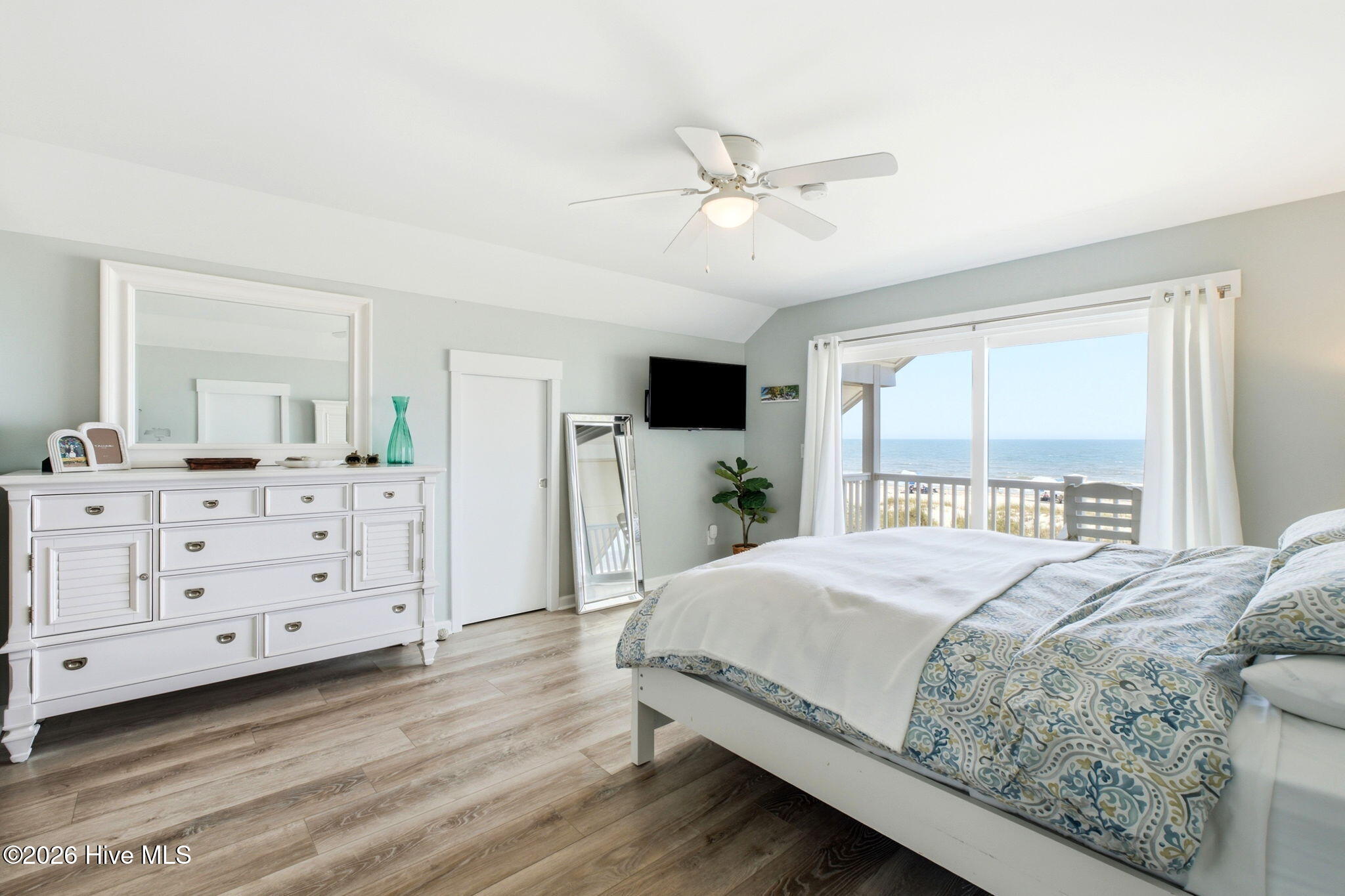 177 Ocean Boulevard W