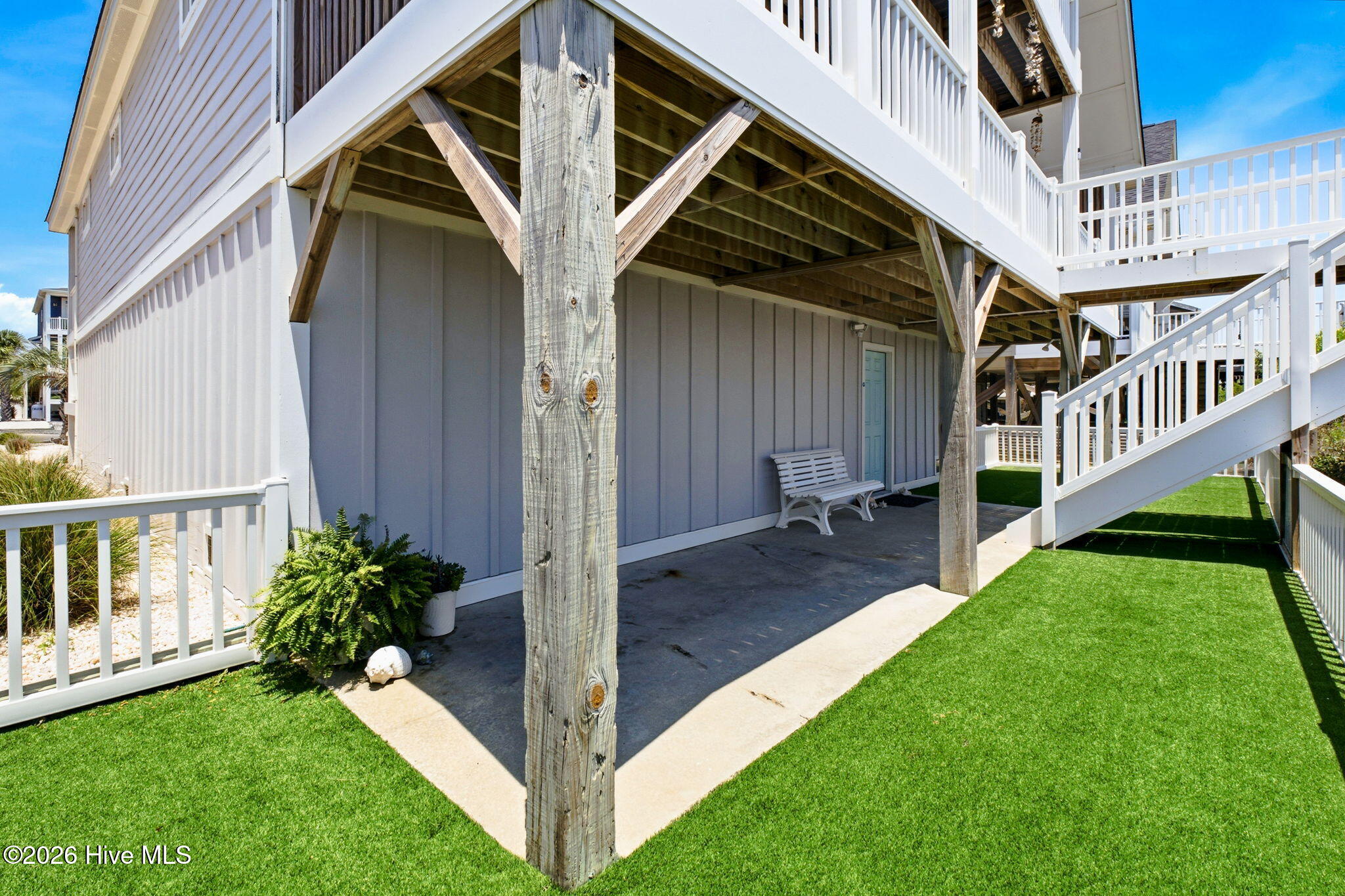177 Ocean Boulevard W