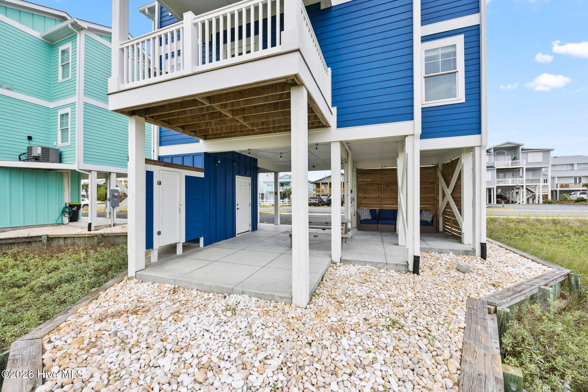 494 Ocean Boulevard W