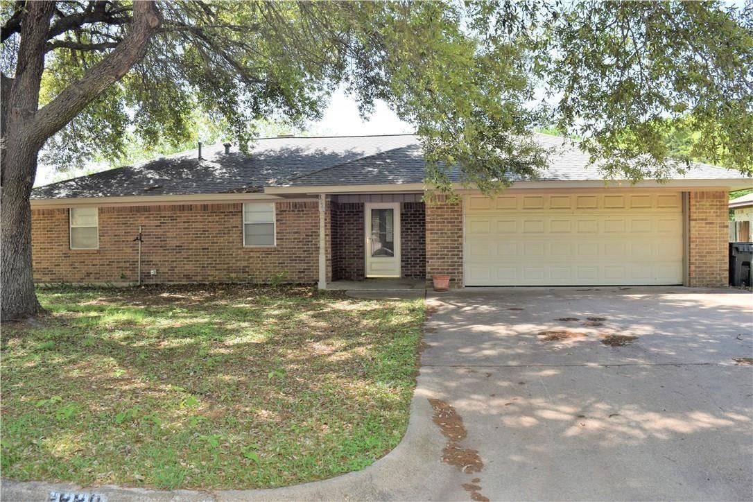 3220 Oakridge Drive