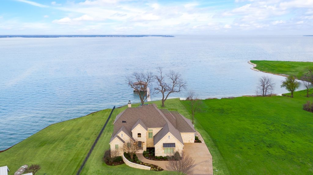 121 Moonlight Point
