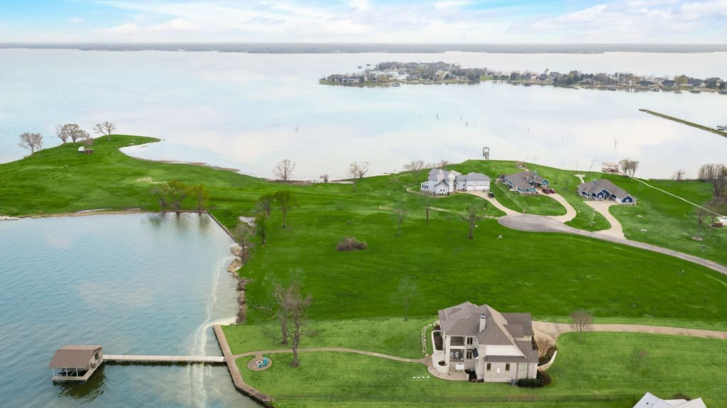 121 Moonlight Point
