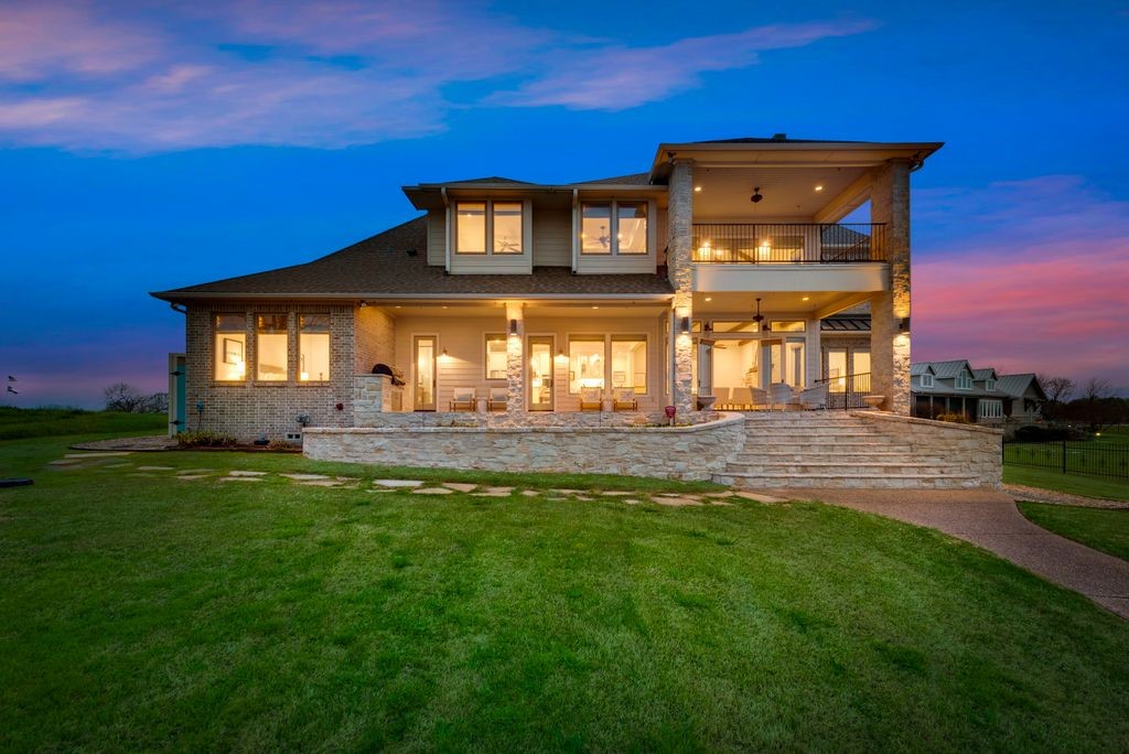 121 Moonlight Point