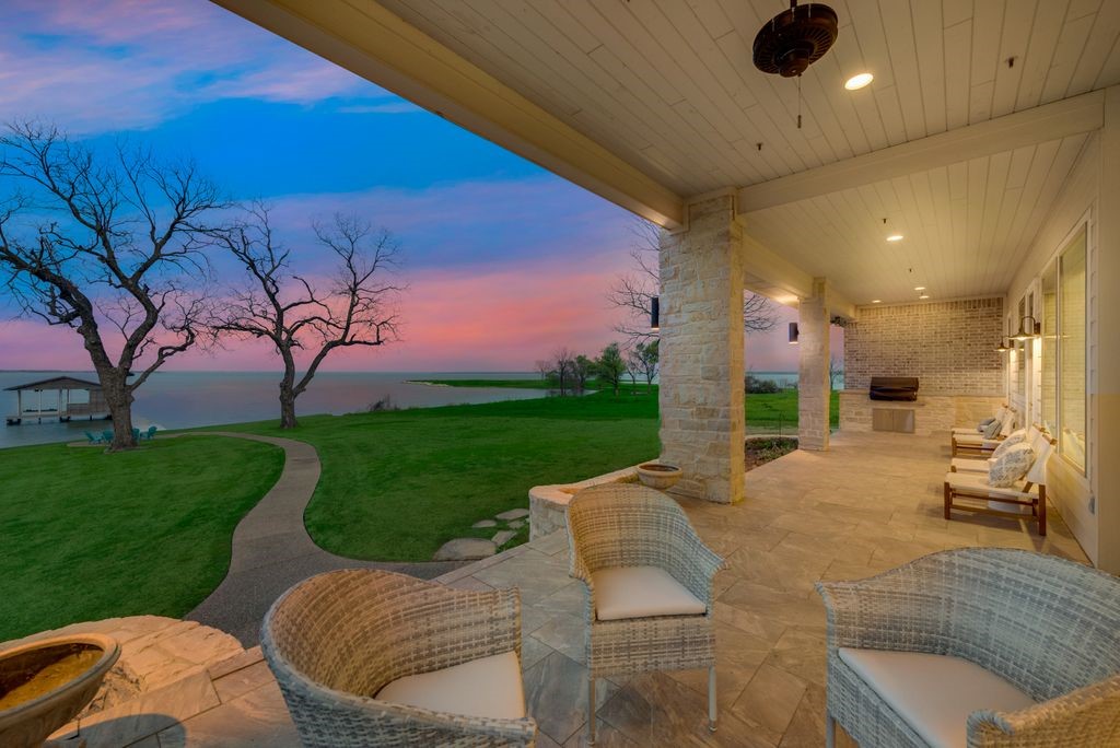 121 Moonlight Point