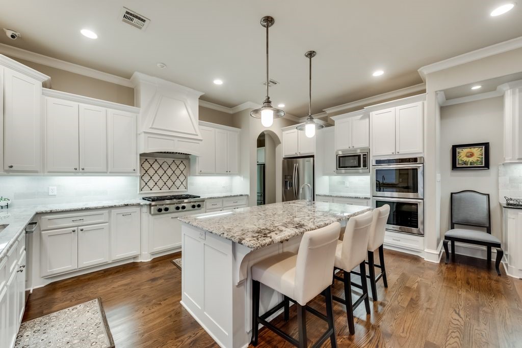 121 Moonlight Point