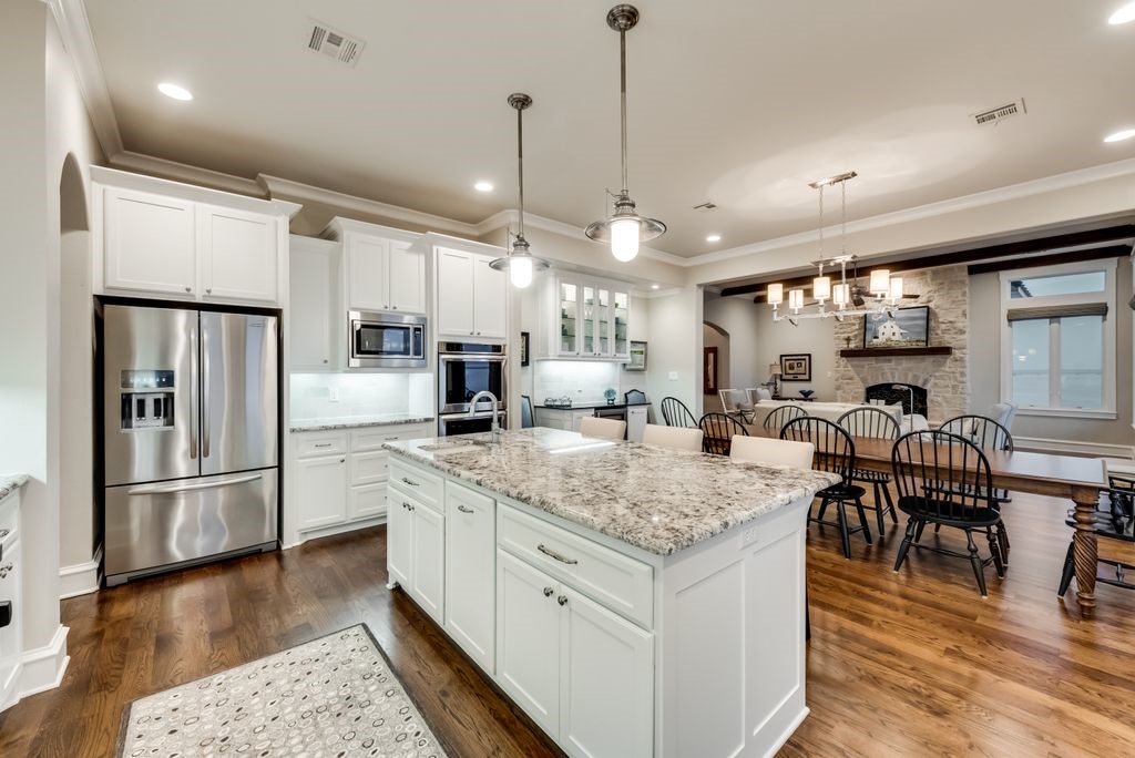 121 Moonlight Point